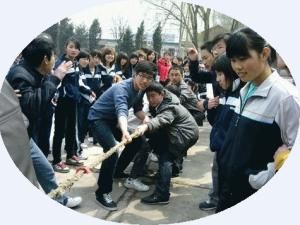 生物制药工程系学生“拔河比赛”